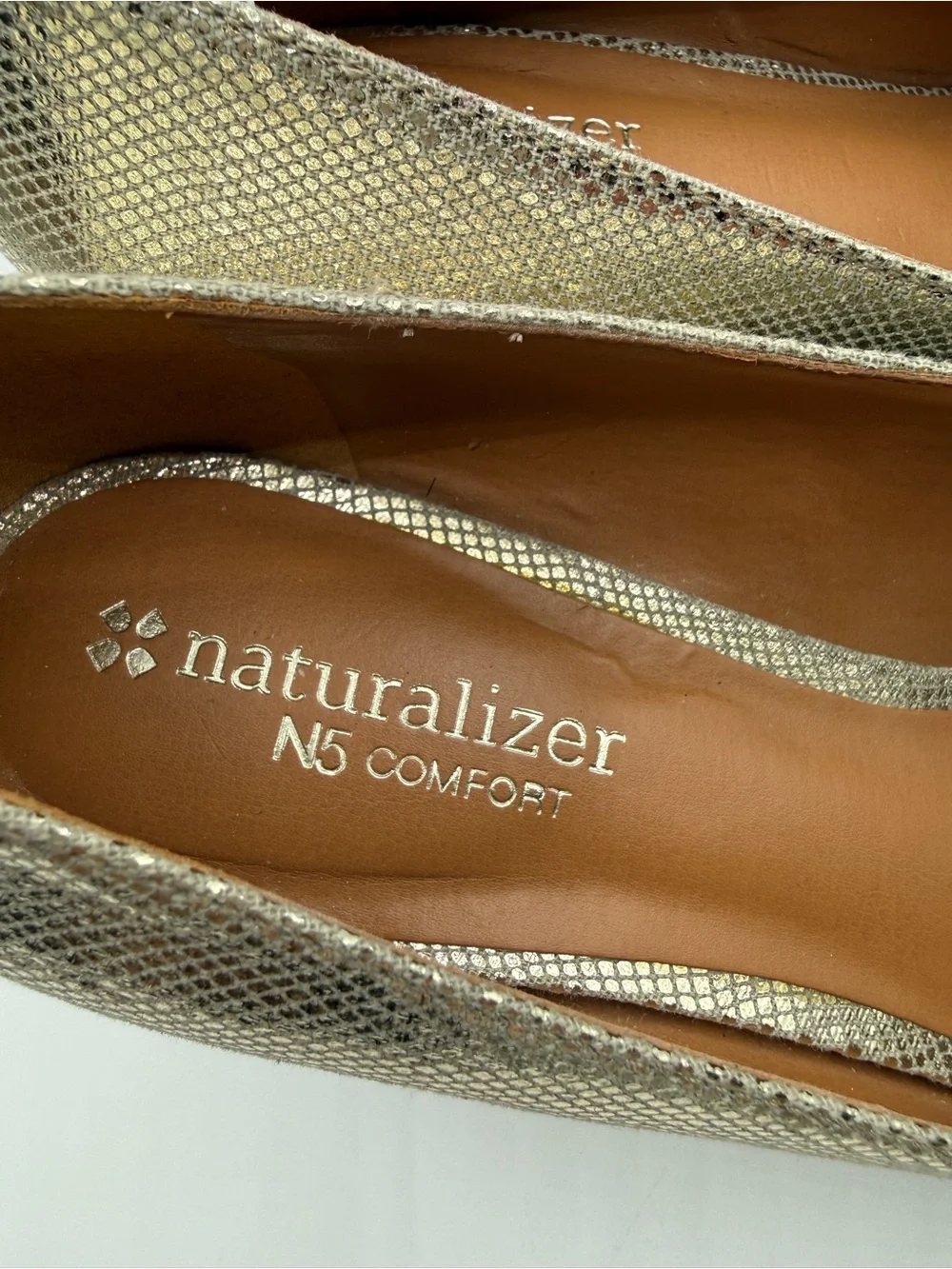 Naturalizer N5 Comfort Women’s Metallic Gold Peep Toe Wedge Pumps Textured Heel